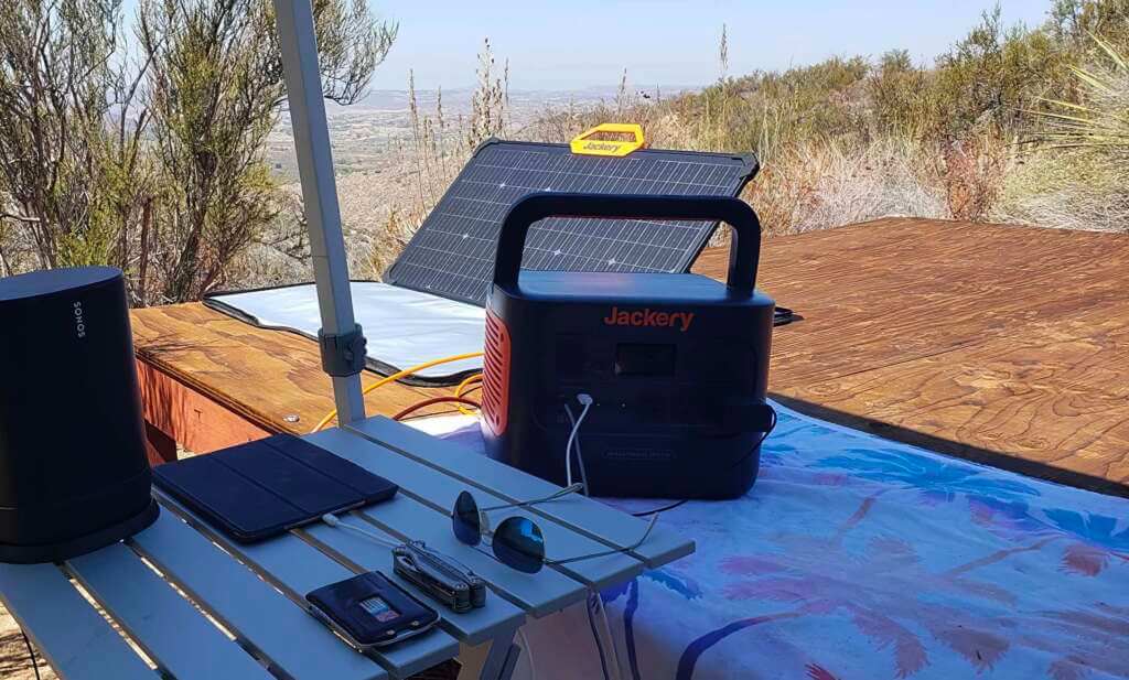 Jackery Explorer 1000 Pro Charging Solar