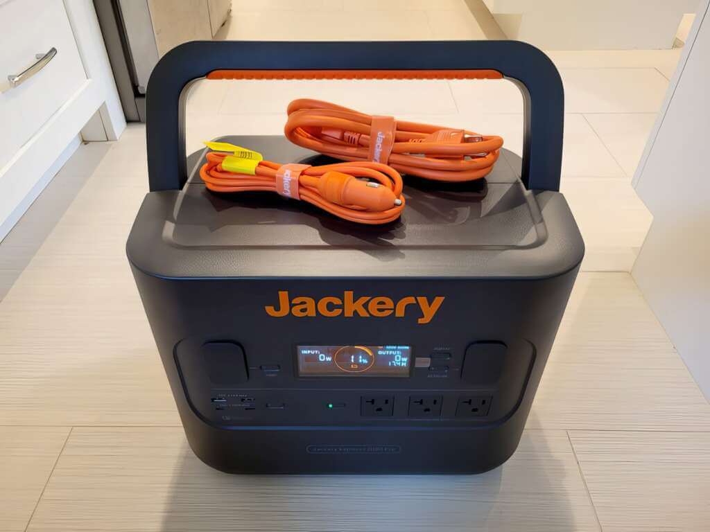 Jackery Explorer 2000 Pro With Cable