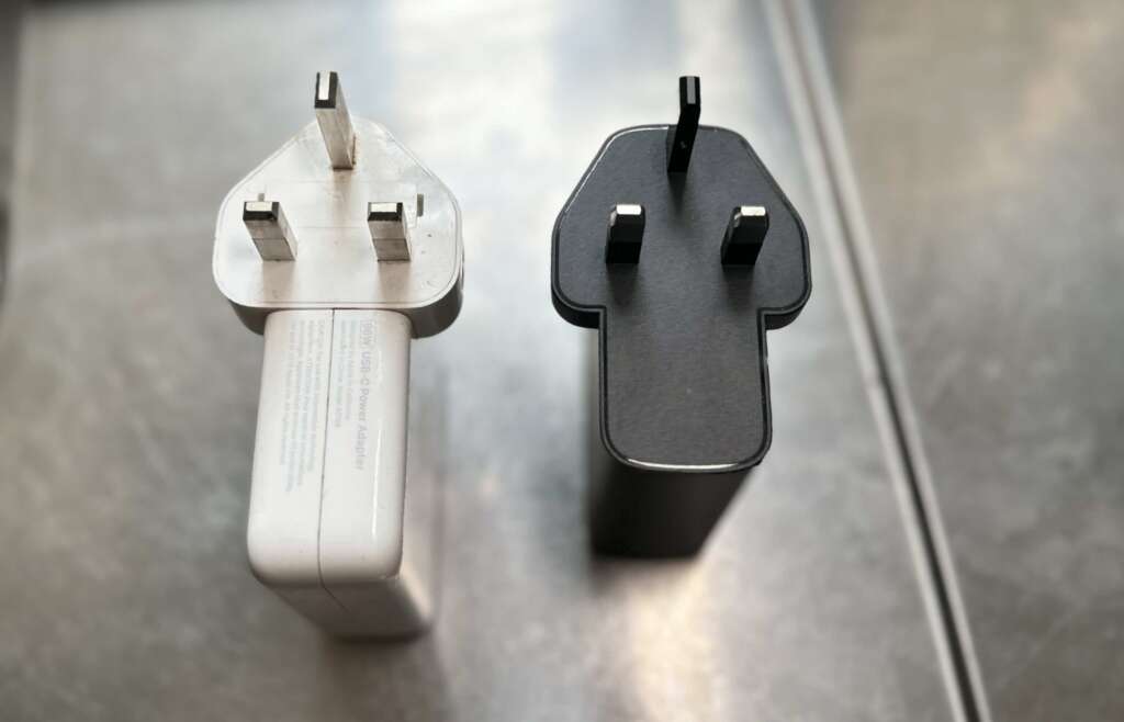 VOLTME Revo 140 GaN Charger Compared to apple Charger plugs