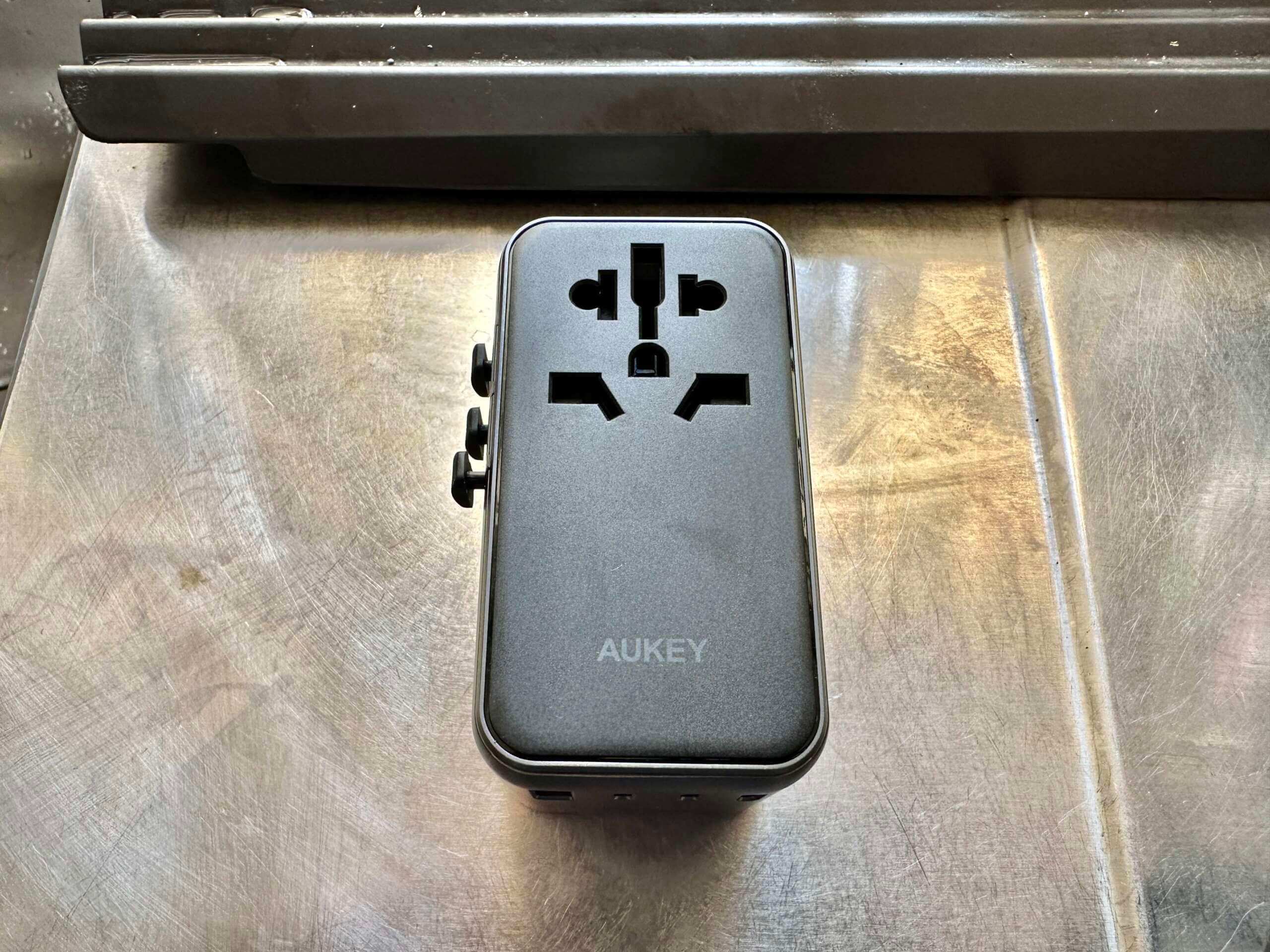 AUKEY PA-TA09 100W Review Universal Travel Charger