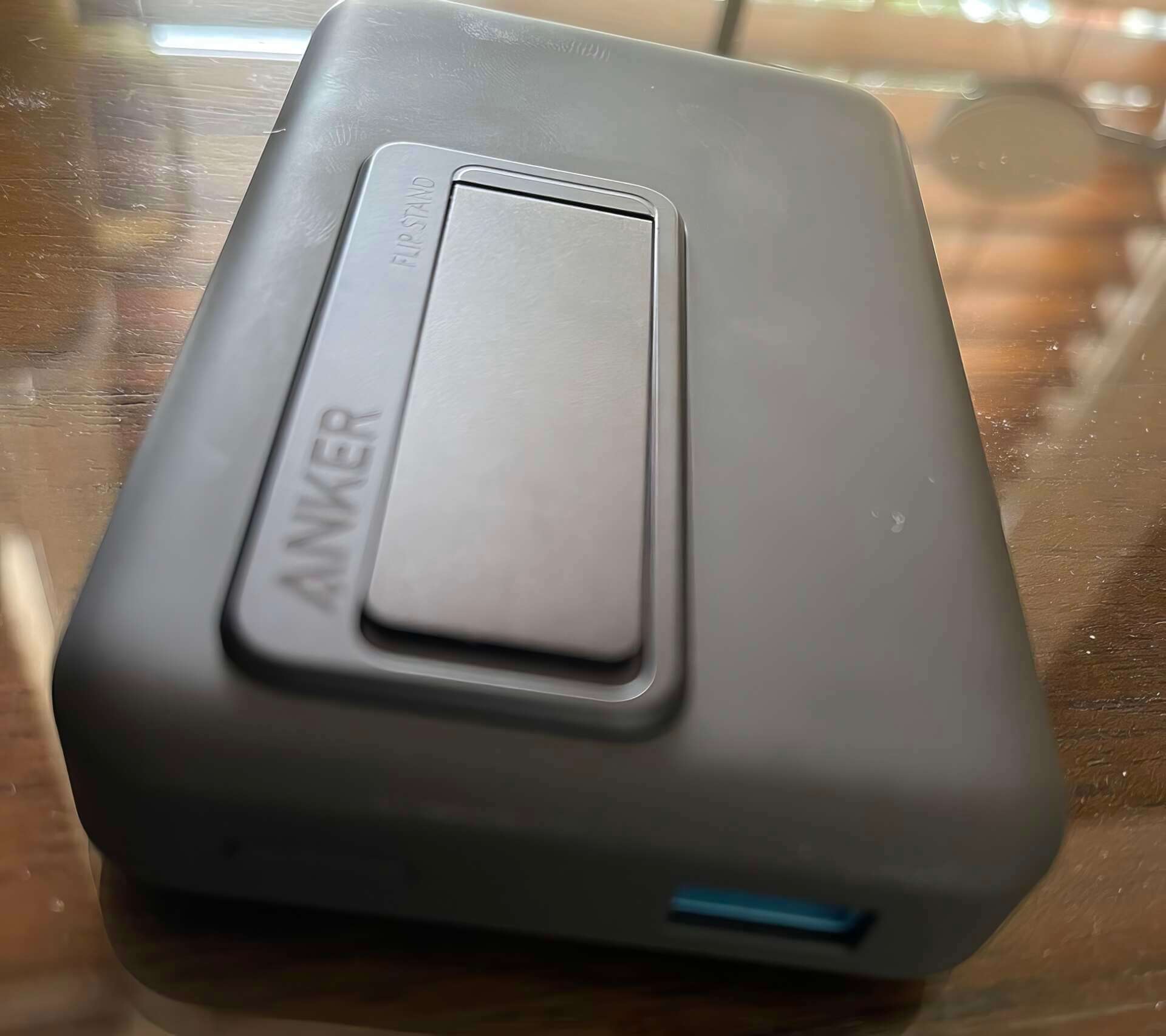 Anker Powercore 633 Magnetic 10000mah On Table Anker Powercore 633 Magnetic 10000mah On Table