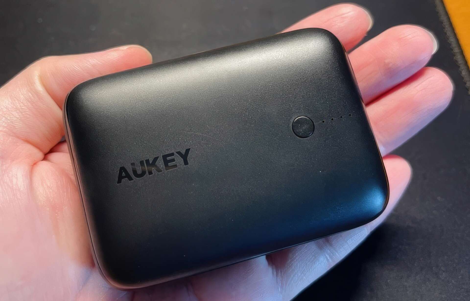 Aukey PB N83S 10000MAH 22.5W PD in the hand